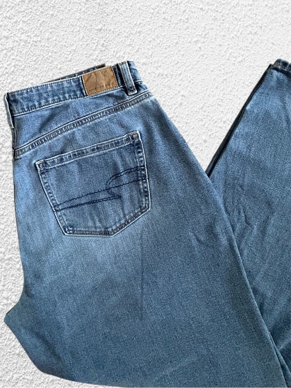 American Eagle Light Wash Mom Jeans Size 10 Long